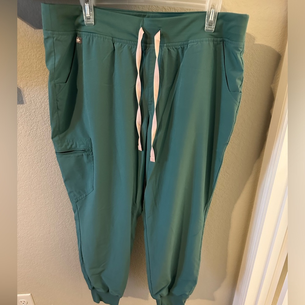 FIGS Jogger Scrub Pants